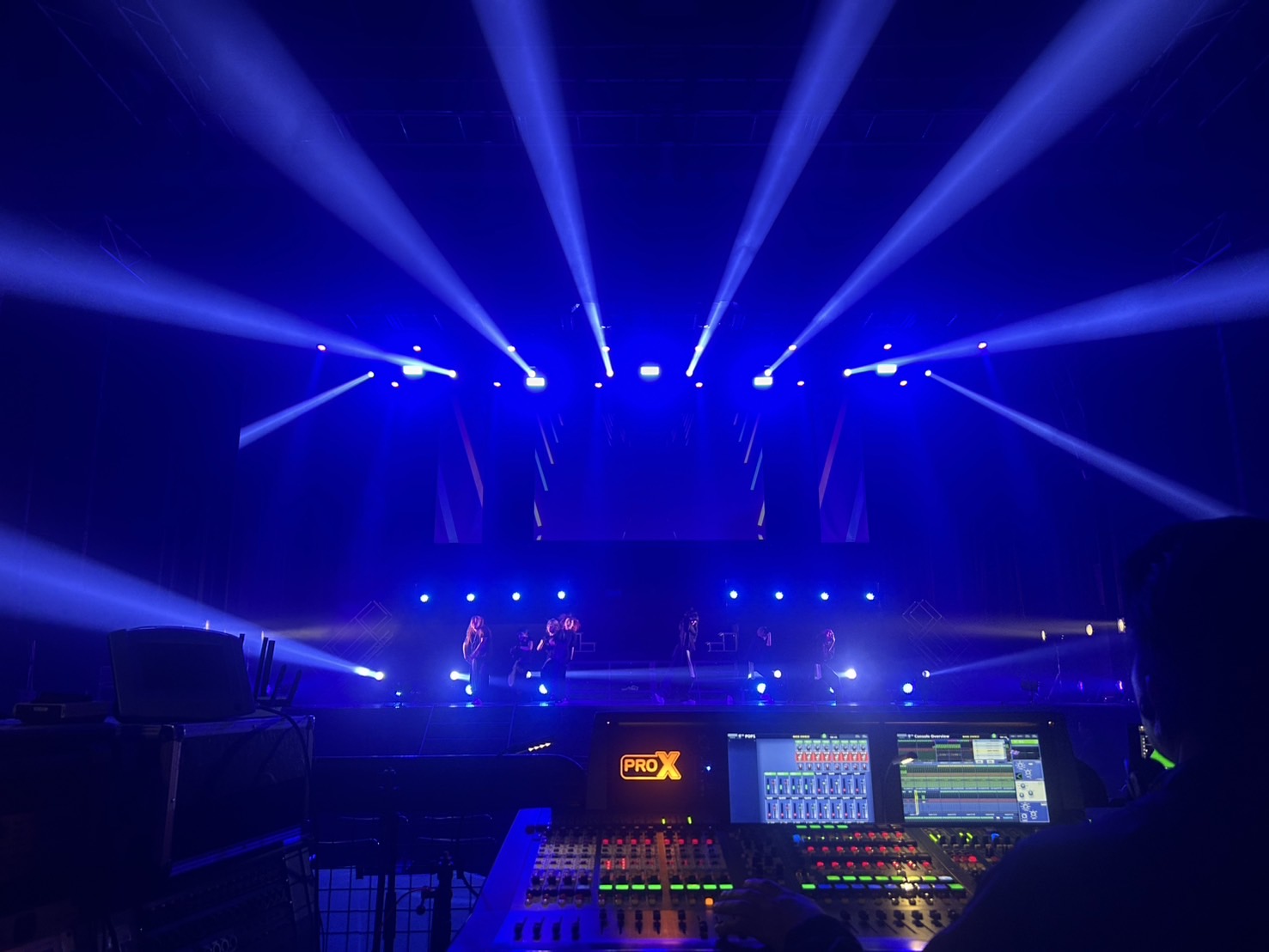 大阪　LIVE制作　(全体制作 音響 照明 映像オペ 舞台)
