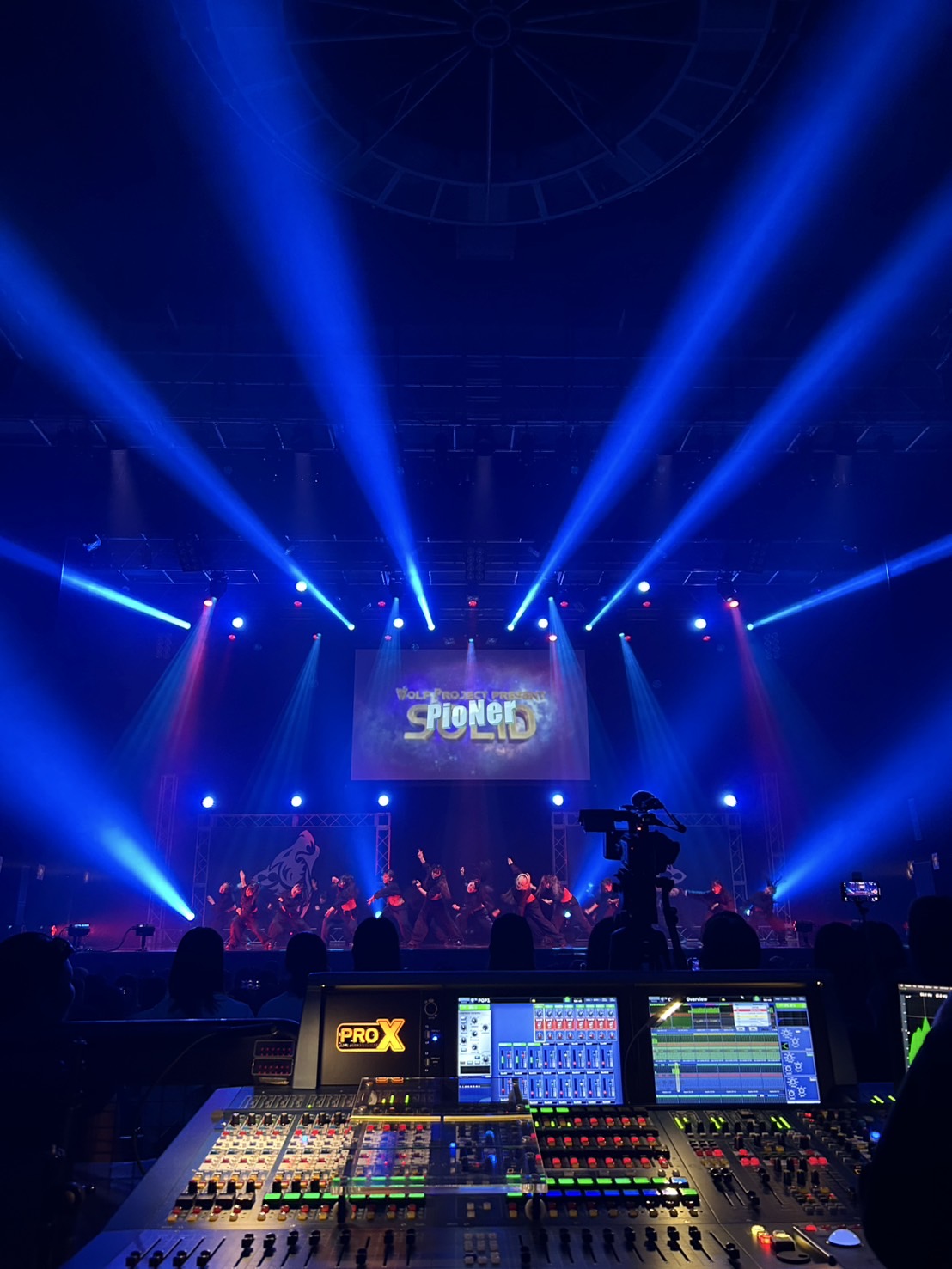 大阪　LIVE制作　(舞台監督 音響 照明 舞台装置)
